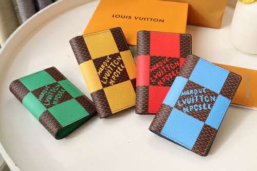 Picture of LV Wallets _SKUfw151168575fw